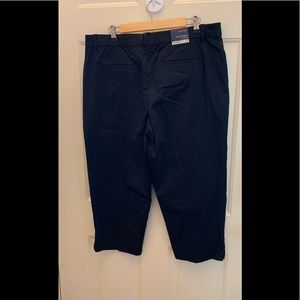 Brand new Khakis & Co. Ladies navy blue capris, size 18.